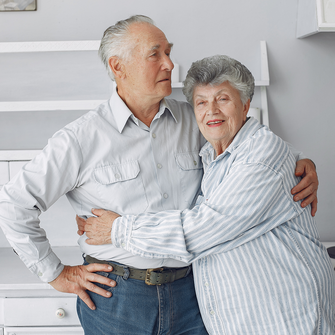 Older adults receiving clear Medicare information and licensed support